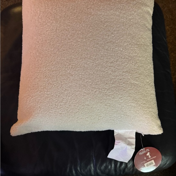 New Peanuts Snoopy Skating Pillow 18x18 Charlie Brown White Couch - Picture 2 of 2